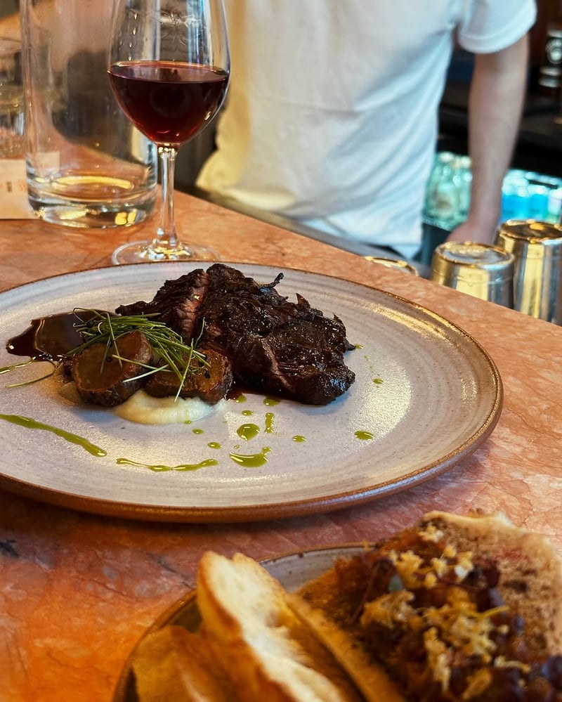 Steak with red wine at Skál!